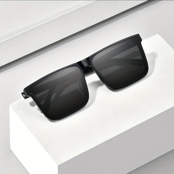 Shady Dark Trendy Frames - Picture 1 of 1